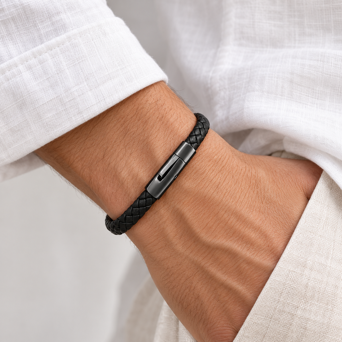Bracelet Tressé — Noir — mise en scène 4