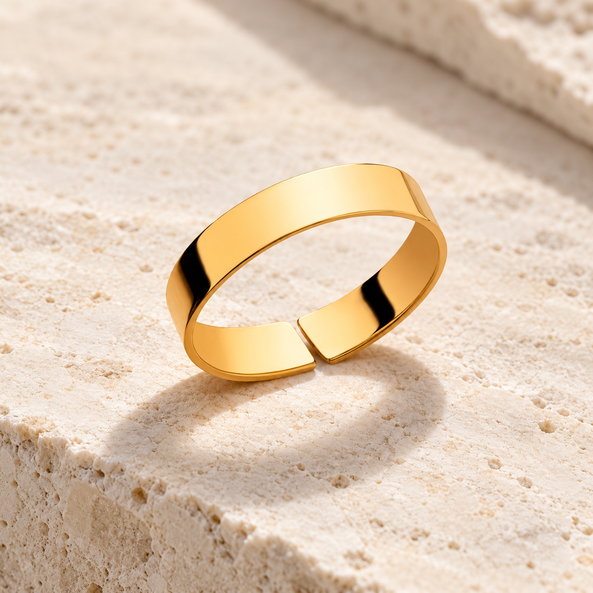 Bague Essentielle — Dorée — mise en scène 2