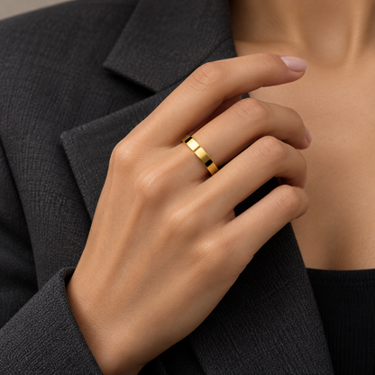 Bague Essentielle — Dorée — mise en scène 1