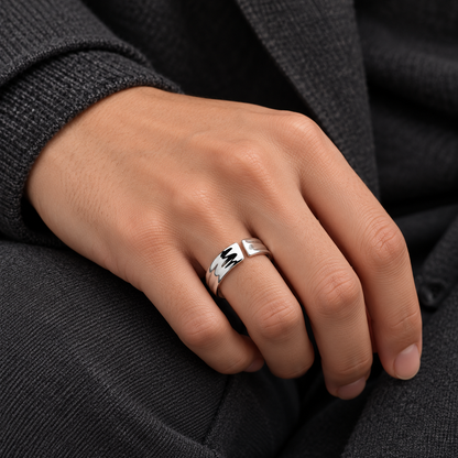 Bague Relief — Argentée — mise en scène 1
