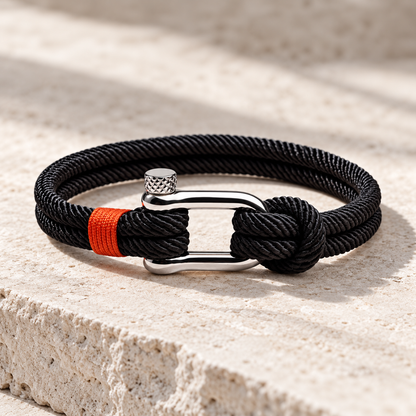Bracelet Amarre — Argenté & Noir — mise en scène 2