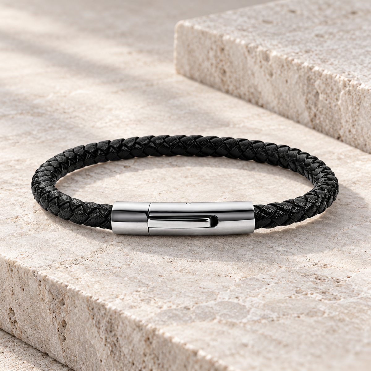Bracelet Tressé — Noir & Argenté — mise en scène 2